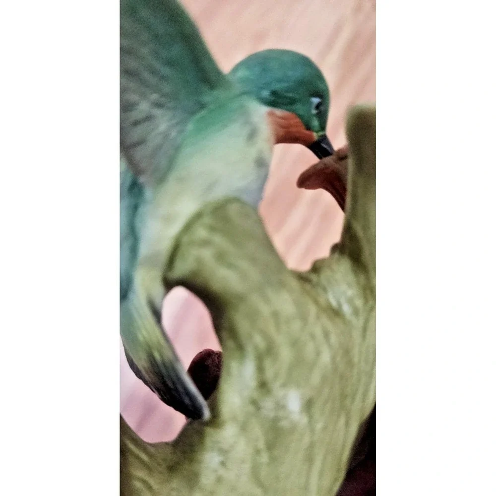 Lefton sweet little Hummingbird drinking nectarine from a flower figurine